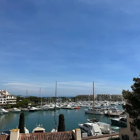 L'atelier Marin Sur Le Port Des Marines * Cogolin